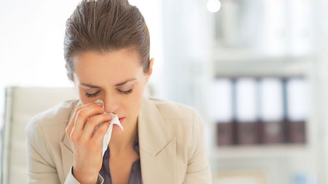 business-woman-sneeze2_shutterstock_192037676-1200-1075x605